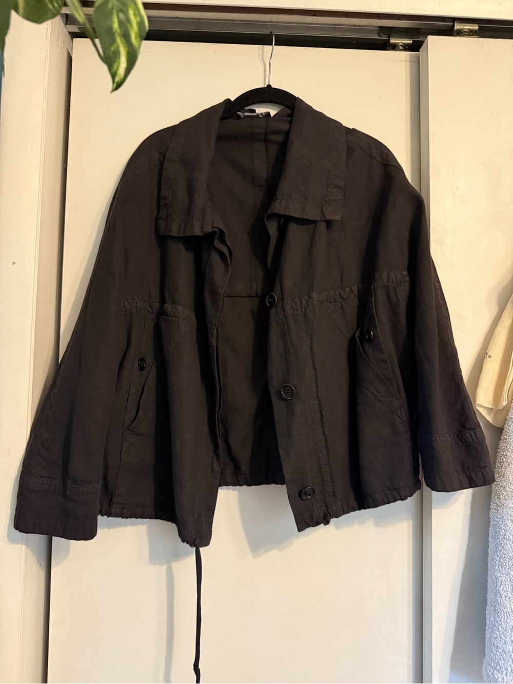 Cropped Utility Jacket in Black — Lightweight Button-Front